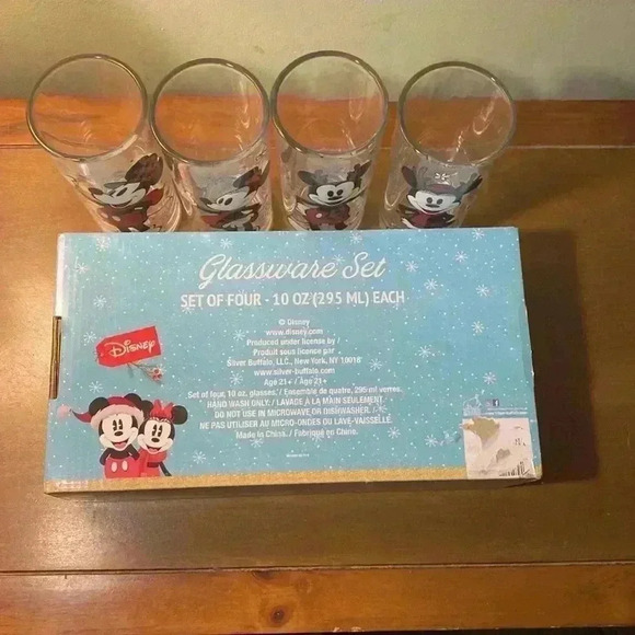 NWOT Disney Zak Mickey Minnie Mouse Glassware  Set of 4 Pint Christmas - Picture 14 of 16